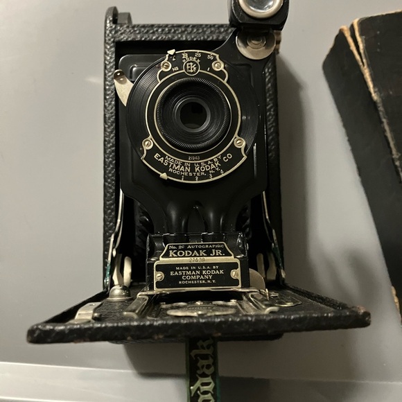 Kodak Junior No. 2c Autographic Black Classic Folding Film Camera - Picture 2 of 16